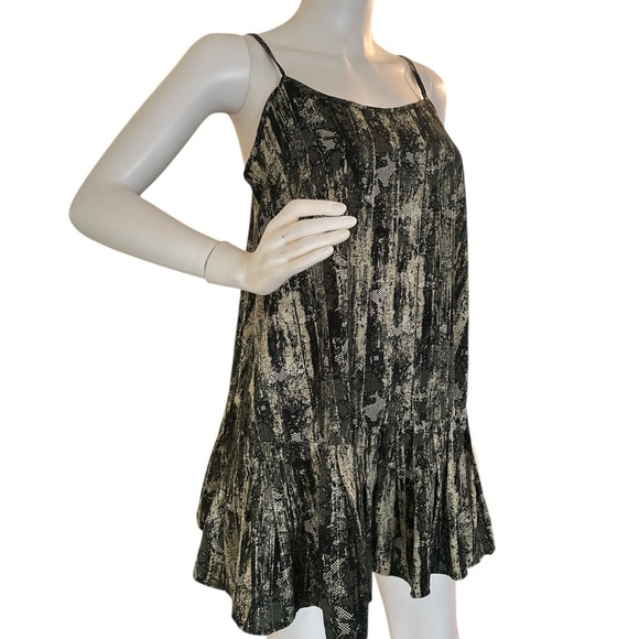 URBAN OUTFITTERS
Uo Camille Mini Dress In Black - Picture 5 of 8